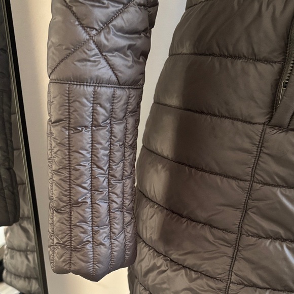 Patagonia Women's Long Quilted Gray Puffer Coat - Picture 3 of 7
